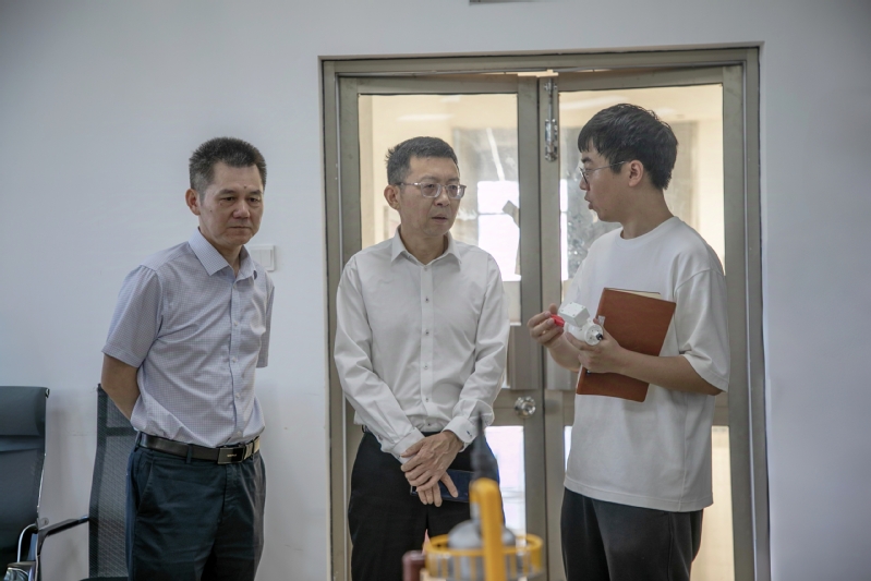 战酷暑 强技能 聚人心——校党...